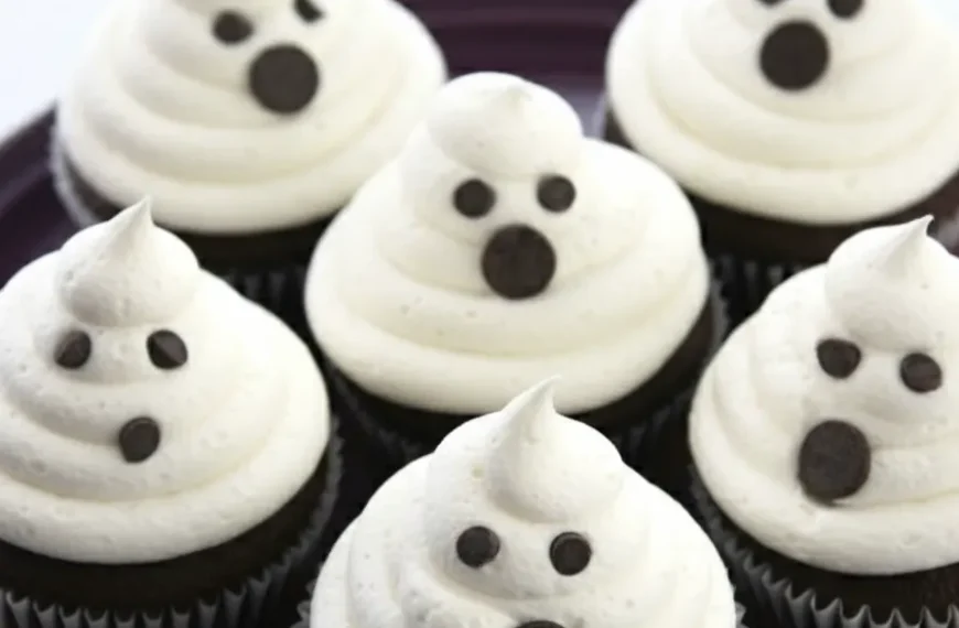 Marshmallow Ghost Cupcakes: Spooky-Sweet Halloween…