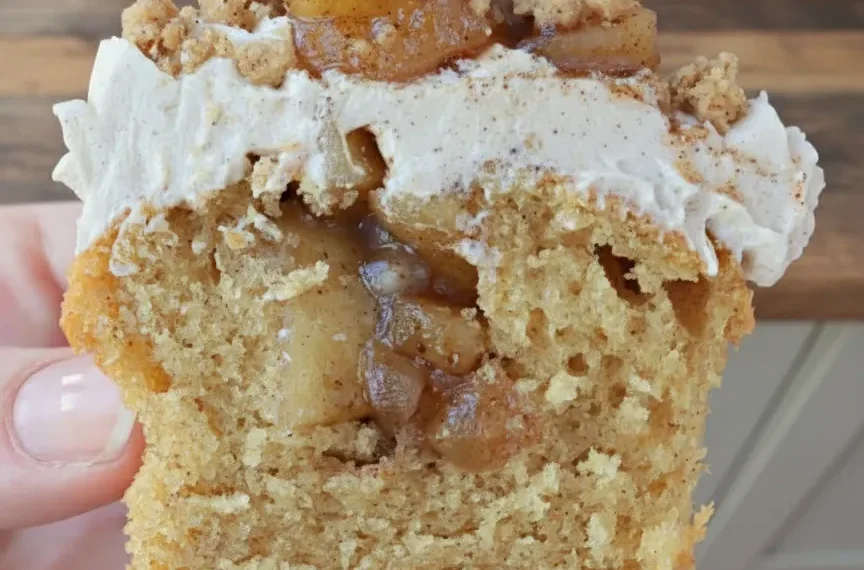 Apple Crumble Cupcakes – Spiced,…