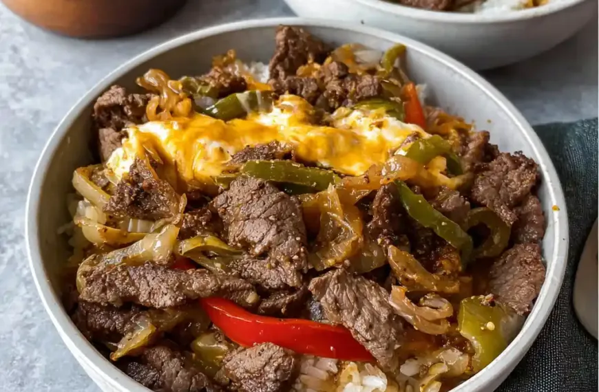 Philly Cheesesteak Bowls – Easy Low-Carb Dinner Idea: Classic…
